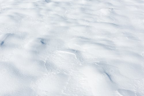 Preview: Large snowdrifts on a snowy field