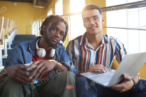 Preview: Students with laptop sitting in lecture hall