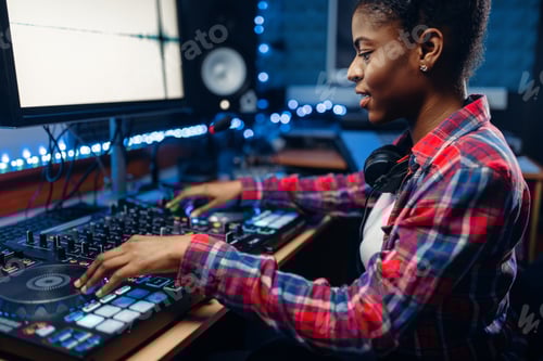 Preview: Female sound engineer in the recording studio