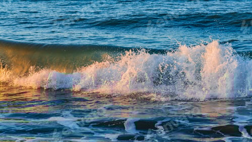 Preview: Splashing waves on the beach