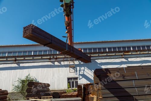 Preview: Gantry crane transporting stack of metal pipes