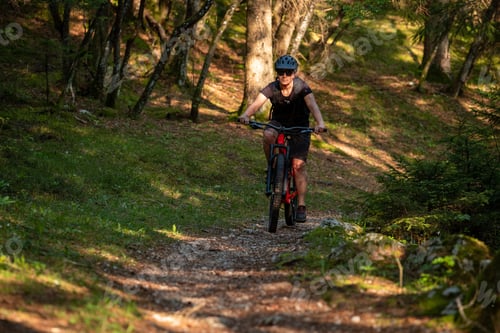 Preview: Female cyclist on her mountain bike