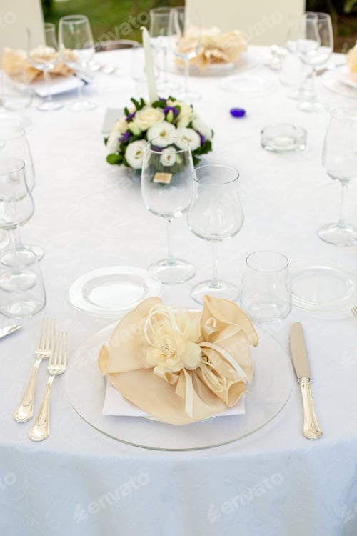 Preview: Mise en place of a round table for a wedding event