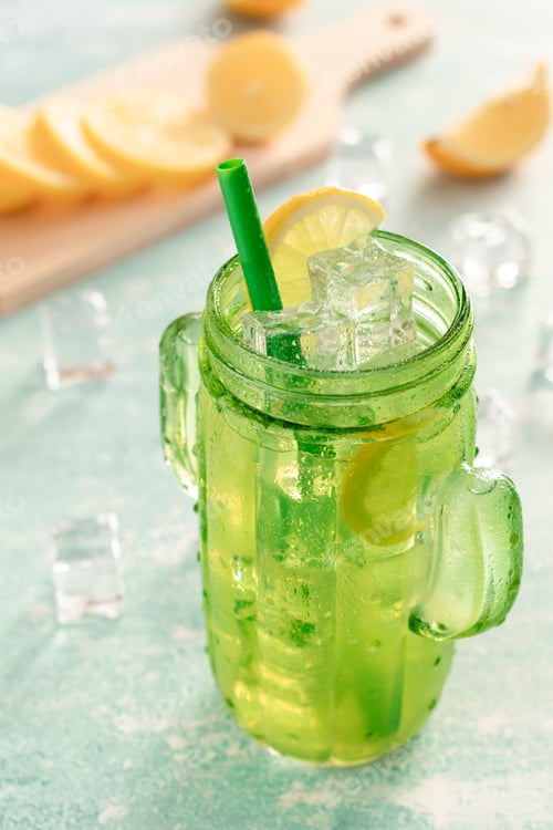 Preview: Refreshing Lemonade with Ice in Green Cactus Glass