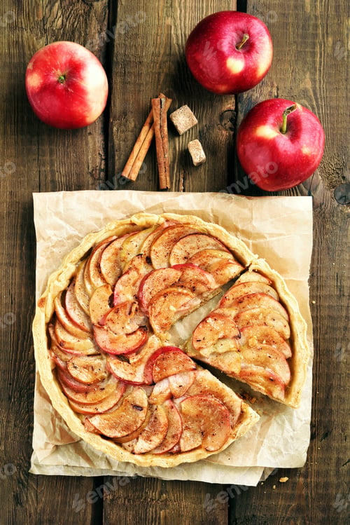 Preview: Pie with red apples