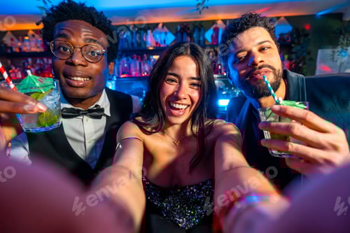 Preview: Friends taking selfie while drinking cocktails in nightclub