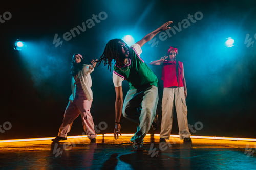 Preview: Group of hip hop dancer dancing together.