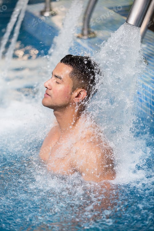 Preview: Handsome man in hydrotherapy pool