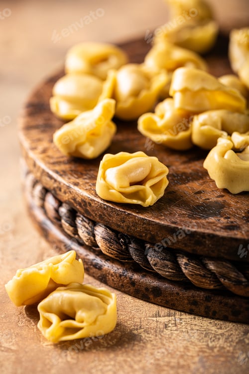 Preview: Fresh Tortellini Cappelletti Pasta on Wooden Board