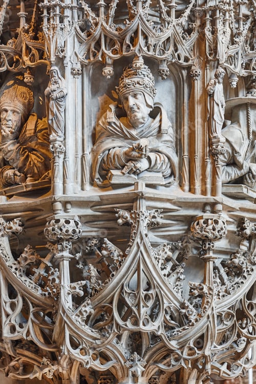 Preview: St. Stephans gothic cathedral landmark. Interior decorated columns. Viena, Austria