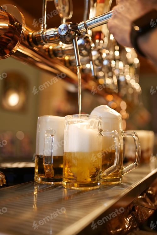 Vista previa: cold beer in a pub