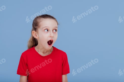 Preview: Surprised Girl with Open Mouth and Wide Eyes