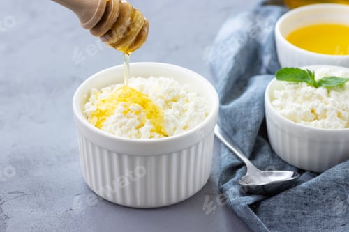 Preview: Cottage Cheese with Honey Delicious Light Breakfast