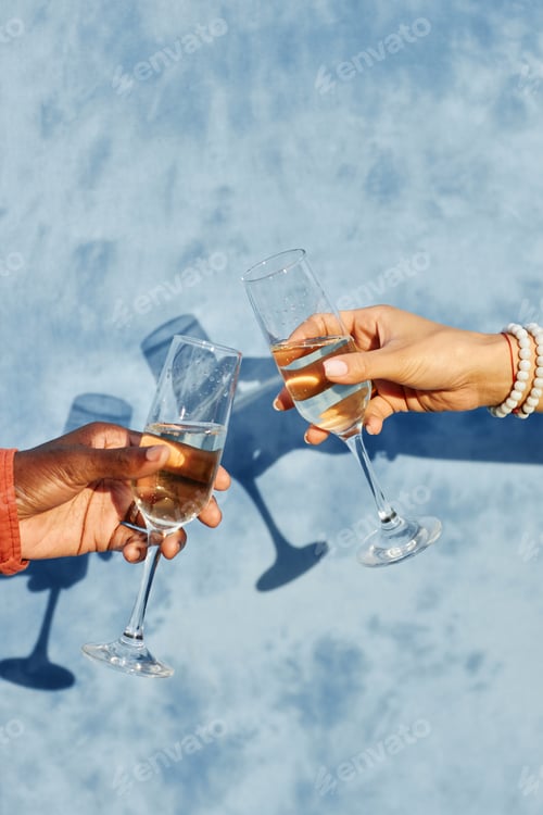 Visualização: Óculos tilintando comemorando um evento de ocasião especial