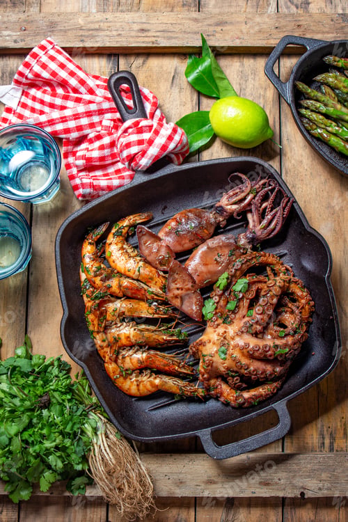 Preview: Grilled spimps, squids and octopus in cast iron grill pan