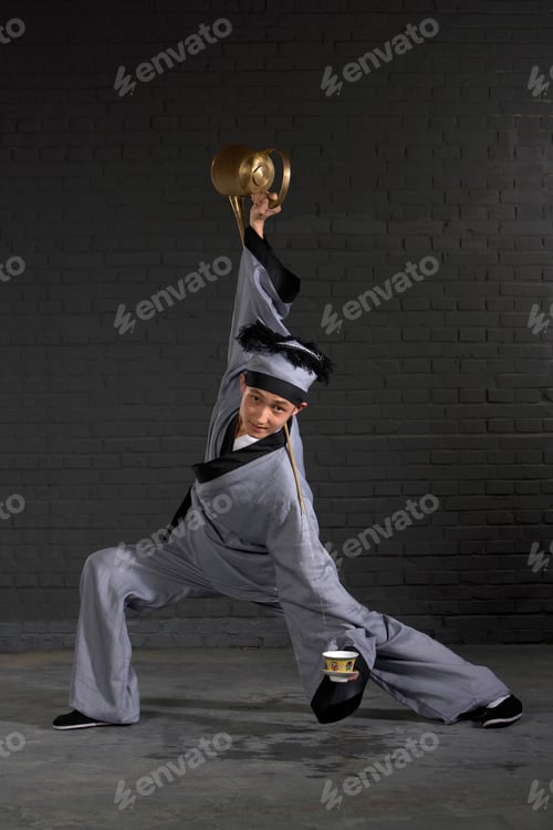 Preview: Traditional Chinese waiter