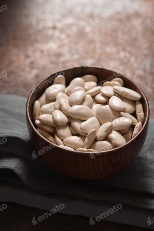 Preview: Large white beans in a wooden bowl side view