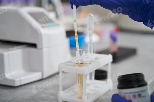 Preview: Lady doing medical research in medical laboratory