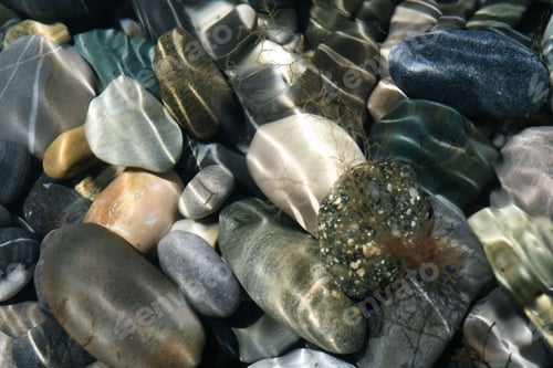 Preview: The glare of pure sea water with stones.