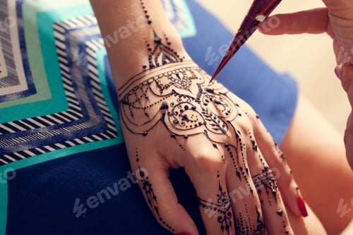Preview: Process of applying mehndi on female hands