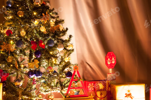 Preview: Christmas tree with garlands and decoration