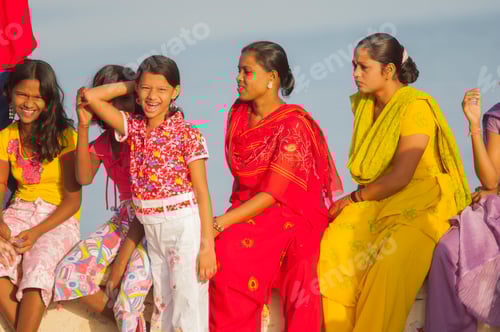 Preview: A joyful gathering under the warm sun