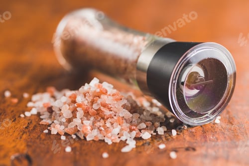 Preview: Pink himalayan salt on wooden table.