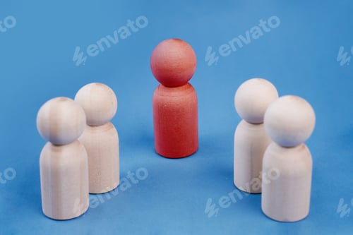 Preview: Wooden Figurines in team and leader business concept