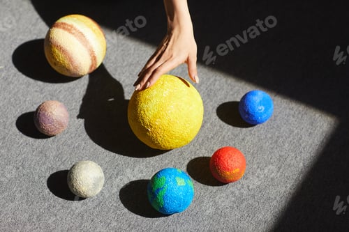 Preview: Studying planets on the table