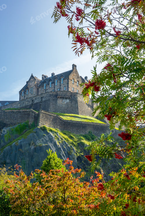 Preview: Edinburgh Castle From Princes St Gardens