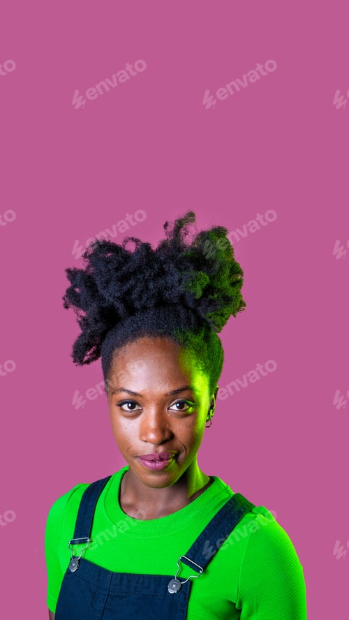 Preview: Portrait young black woman posing isolated staring friendly and relaxed smiling positive