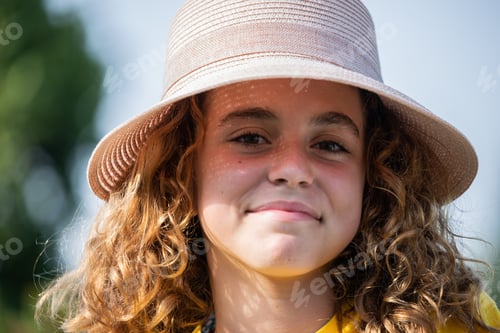 Visualização: Menina pré-adolescente com pamela