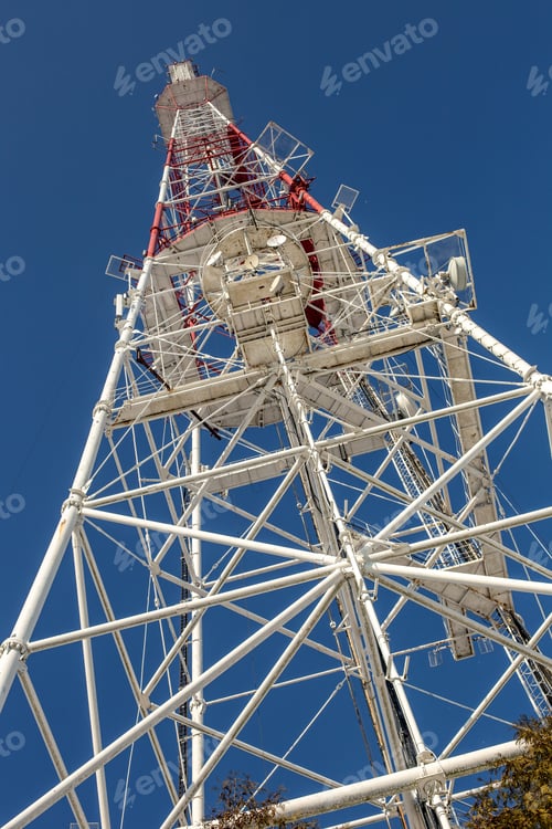 Preview: Vertical shot of the Lviv TV Tower against a clear blue sky background