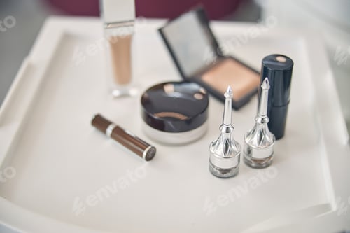 Preview: Focused photo on cosmetics standing on the table