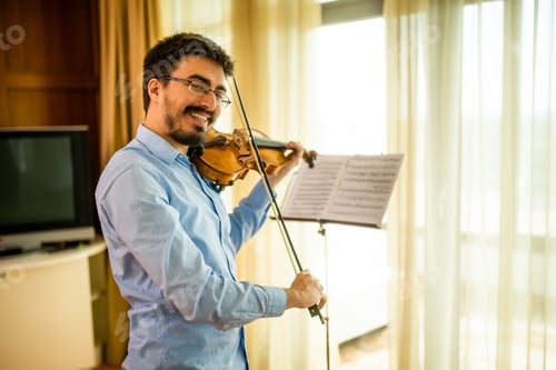 Preview: Violinist