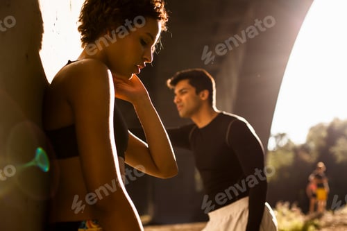 Preview: Joggers taking break under arch bridge, Arroyo Seco Park, Pasadena, California, USA