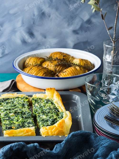 Preview: Lunch with spinach quiche and potatoes
