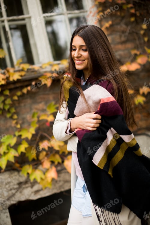 Preview: Young woman outdoor