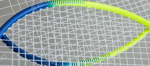 Preview: crossed yellow and blue tennis rackets with stretched cuts