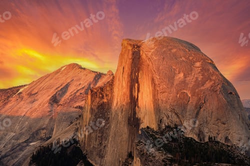Preview: Half Dome rock formation in Yosemite National Park