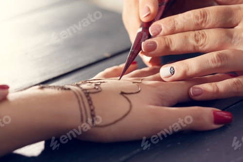 Preview: Process of applying mehndi on female hands