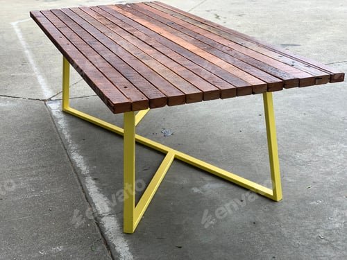 Preview: Table on yellow base