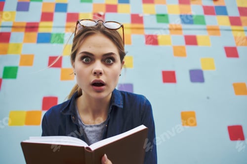 Preview: woman with notepad in her hands outdoors lifestyle home multicolored wall