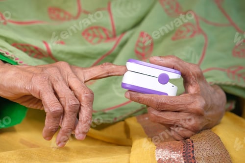 Preview: senior women hand using pulse oximeter