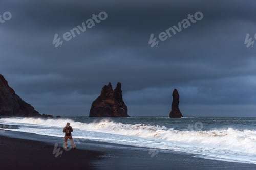 Preview: Famous Reynisdrangar rock formations at black Reynisfjara Beach