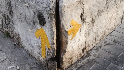 Preview: Arrow and sell sign on a wall
