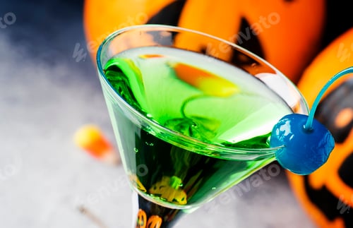 Preview: Halloween composition with festive drink, green cocktail and pumpkins lanterns