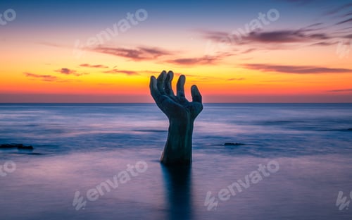 Preview: Giant hand Statue