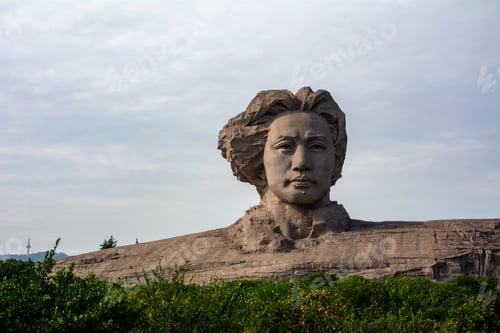 Preview: View of the Young Mao Zedong statue located on Orange Isle in Changsha, Hunan