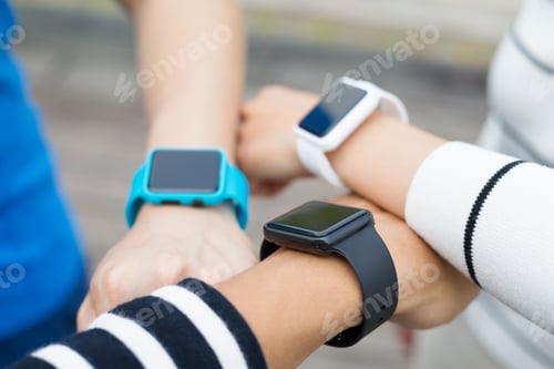 Preview: Group of people wearing smartwatch